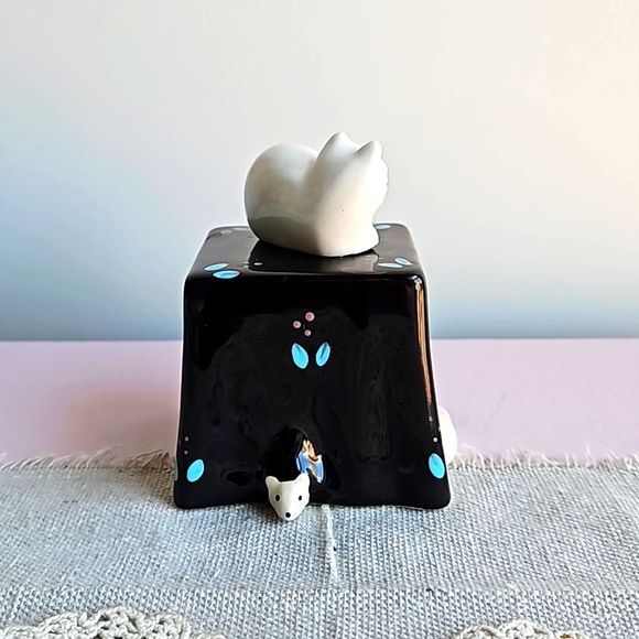 Katz & Co Black & White Cat on Black Table Mice Sneaking Around - Picture 4 of 7